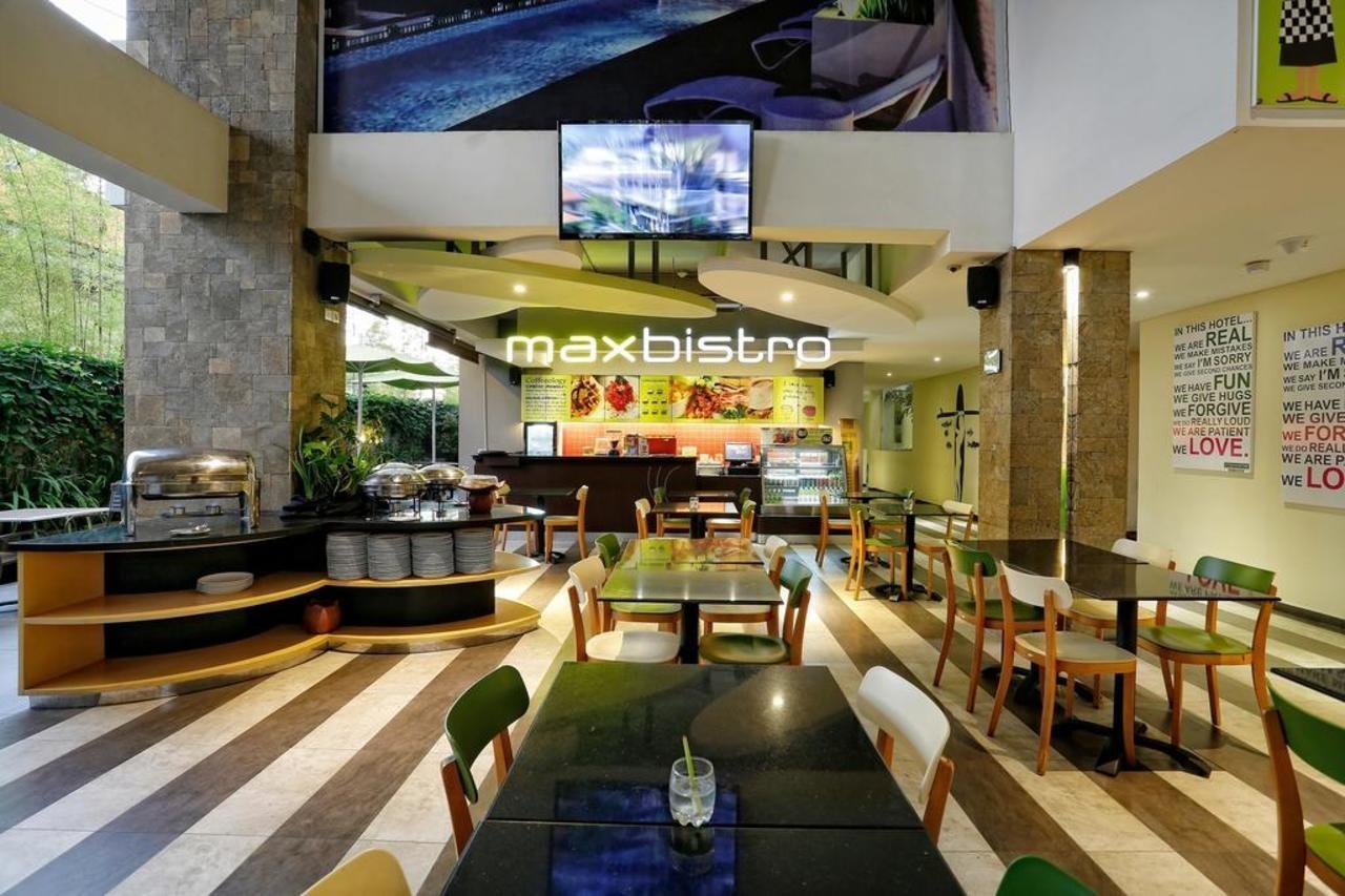 Maxonehotels At Bukit Jimbaran Экстерьер фото