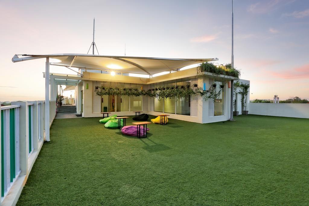 Maxonehotels At Bukit Jimbaran Экстерьер фото