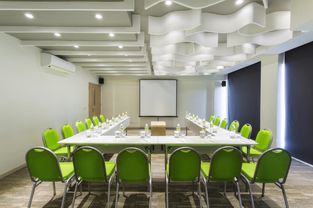Maxonehotels At Bukit Jimbaran Экстерьер фото