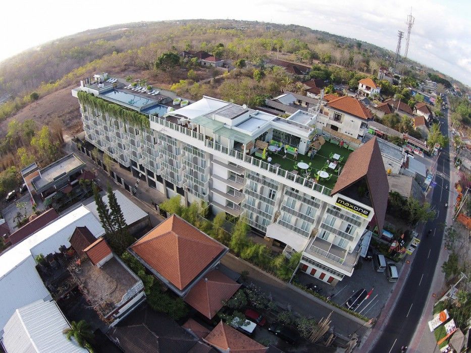 Maxonehotels At Bukit Jimbaran Экстерьер фото