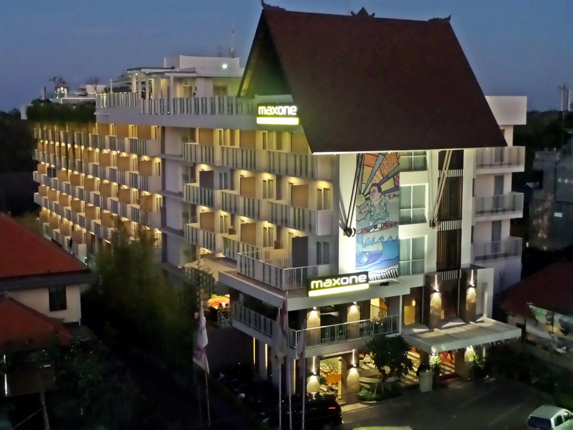 Maxonehotels At Bukit Jimbaran Экстерьер фото